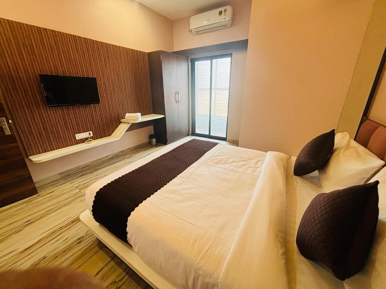 deluxe-room